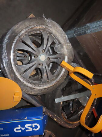 14 Paller med Autoreservedele