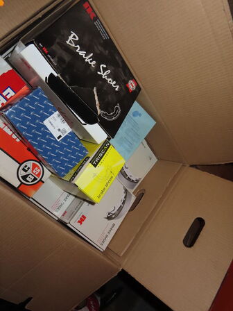 14 Paller med Autoreservedele