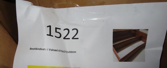 Knivblokke og bestikinsatser i valnød