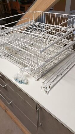 4 STK.  Hvide KVALITETS TRÅDKURV på rulleudtræk