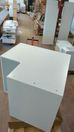 1 stk. Usamlet hjørneunderskab m/2 karruseller.