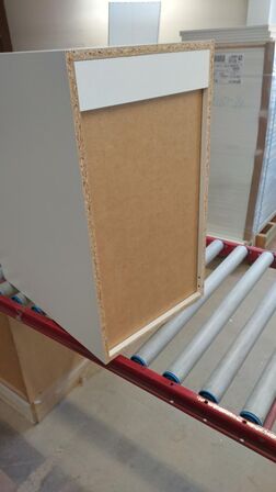 4 stk. usamlet underskabe H: 70,4 x B: 40 x D: 58,1.