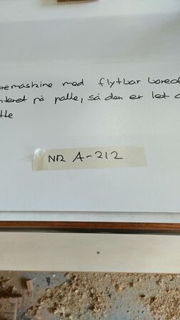 Boremaskine med flytbar boreafstand