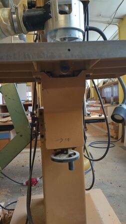 Boremaskine til boring af spotshuller.