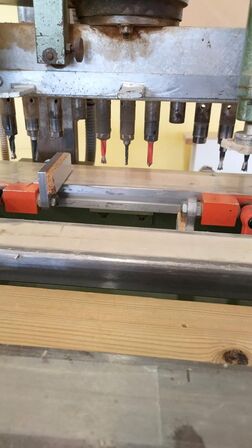 Boremaskine til boring af minifix beslag.