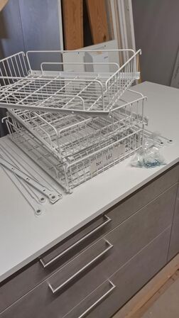 4 STK.  Hvide KVALITETS TRÅDKURV på rulleudtræk