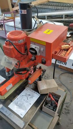 Blum boremaskine til boring af fronter og hængsler.