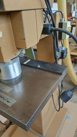 Boremaskine til boring af spotshuller.