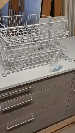 4 STK.  Hvide KVALITETS TRÅDKURV på rulleudtræk