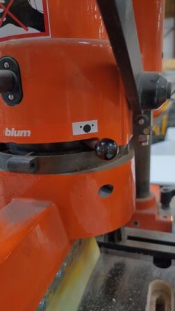 Blum boremaskine til boring af fronter og hængsler.