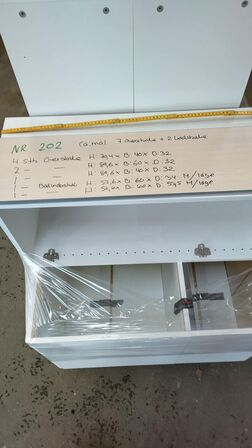 7 stk. Overskabe + 2 badeværelsesskabe