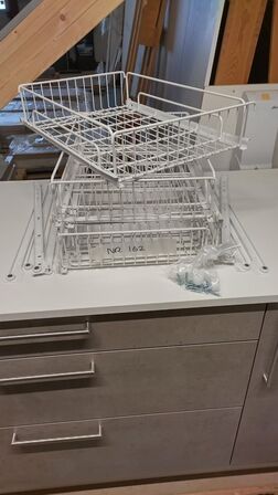 4 STK.  Hvide KVALITETS TRÅDKURV på rulleudtræk