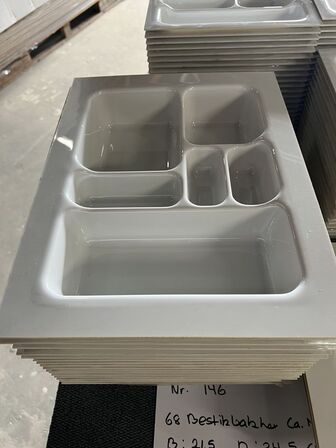 Diverse bestik bakker med ca. mål