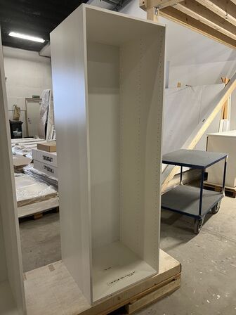 1 stk. Samlet skab H: 182,4 x B: 60 x D: 58,1 cm