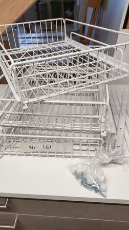 4 STK.  Hvide KVALITETS TRÅDKURV på rulleudtræk