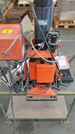 Blum boremaskine til boring af fronter og hængsler.