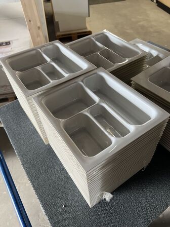 Diverse bestik bakker med ca. mål