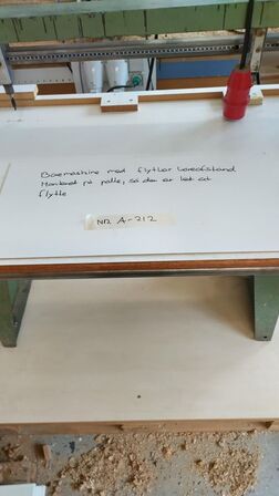 Boremaskine med flytbar boreafstand