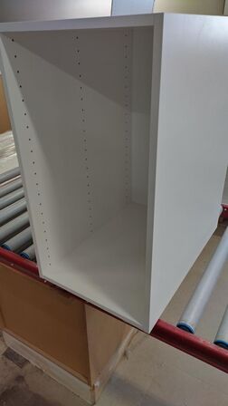 4 stk. usamlet underskabe H: 70,4 x B: 40 x D: 58,1.