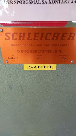 Boremaskine til boring af minifix beslag.