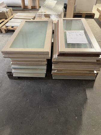 1 palle diverse glaslåger med cirka størrelser og antal