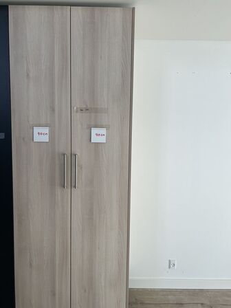 2 stk. samlet højskabe H: 214.4 x B: 40 x 60 cm uden sokkel.