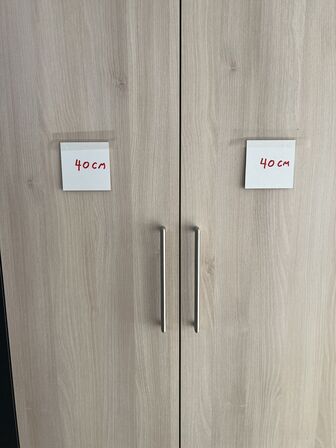 2 stk. samlet højskabe H: 214.4 x B: 40 x 60 cm uden sokkel.