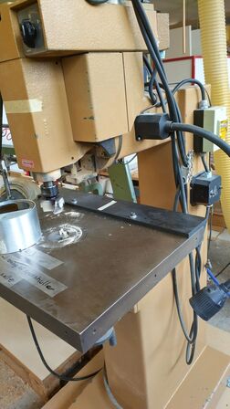 Boremaskine til boring af spotshuller.