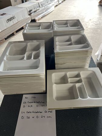 Diverse bestik bakker med ca. mål