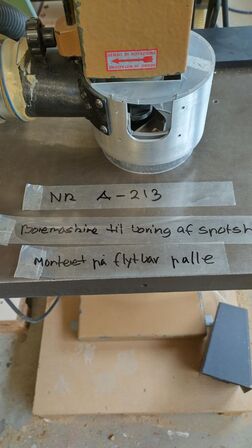 Boremaskine til boring af spotshuller.