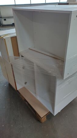 7 stk. Overskabe + 2 badeværelsesskabe