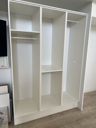 3 stk. Samlet højskabe fra udstilling