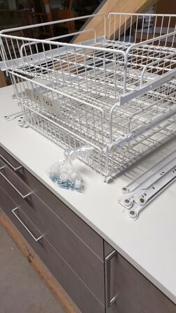 4 STK.  Hvide KVALITETS TRÅDKURV på rulleudtræk