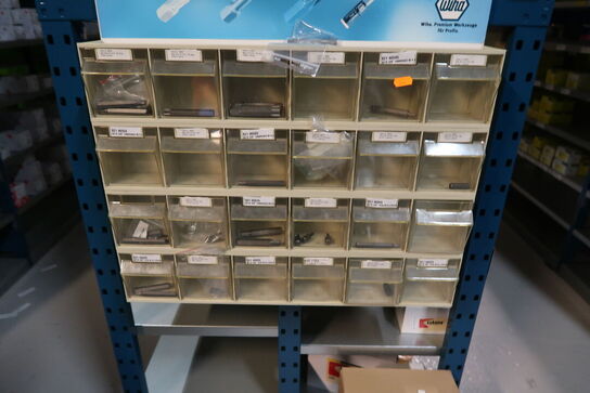 Sortimentsreol med indhold