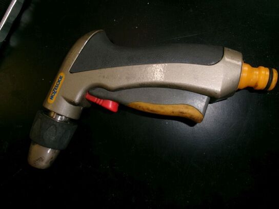 Dobbelt. vandhanekobling + sprøjtepistol HOZELOCK