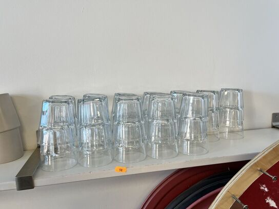 Skab med inhold inkl. Hylder m. Indhold 90x45x110 cm