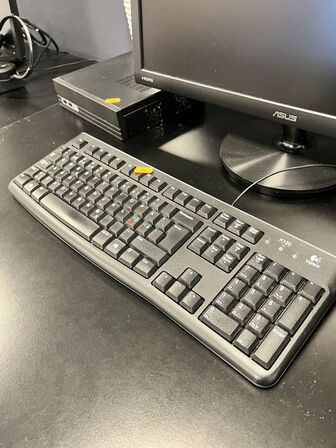 Computer m. Mus, tastetur og headset ASUS VS247