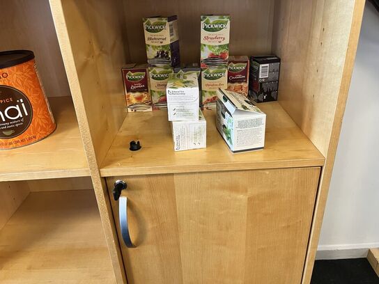 Skab med inhold inkl. Hylder m. Indhold 90x45x110 cm