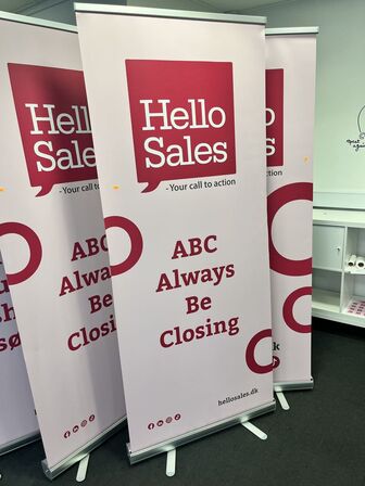 4 stk. Roll-up inkl. Reol m. Indhold 