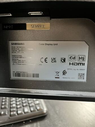 2 skærem m. Mus, tastetur og headset SAMSUNG S27AG320NU