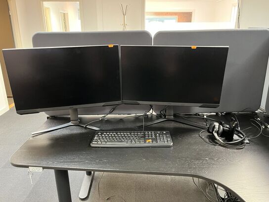 2 skærem m. Mus, tastetur og headset SAMSUNG S27AG320NU