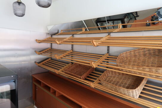 Reolsystem med væghylder m.m.