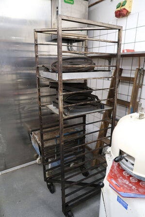 Stikvogn med div. Indhold