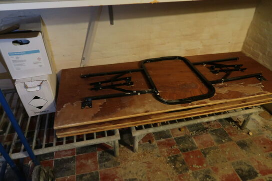 3 stk. klapborde, div. værktøj m.m.