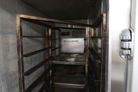 2 stk. stikvogne med div. Bageplader og forme