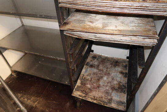 Opbevaringsvogn samt stikvogn med div. Bageplader