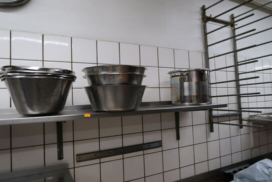 Vægtstativ med 2 stk. væghylder med indhold