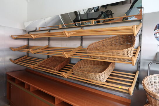 Reolsystem med væghylder m.m.