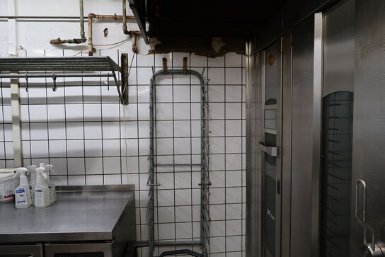 Vægstsativ samt vægreol