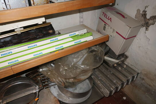 Div. forme, lysstofrør, bageritilbehør m.m.